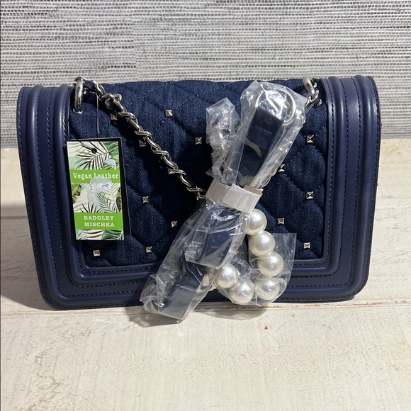 Badgley Mischka Dark Blue Quilted Crossbody Bag NWT - Picture 2 of 3